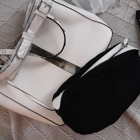 COPY - White tote w/cosmetic bag - Picture 6 of 7